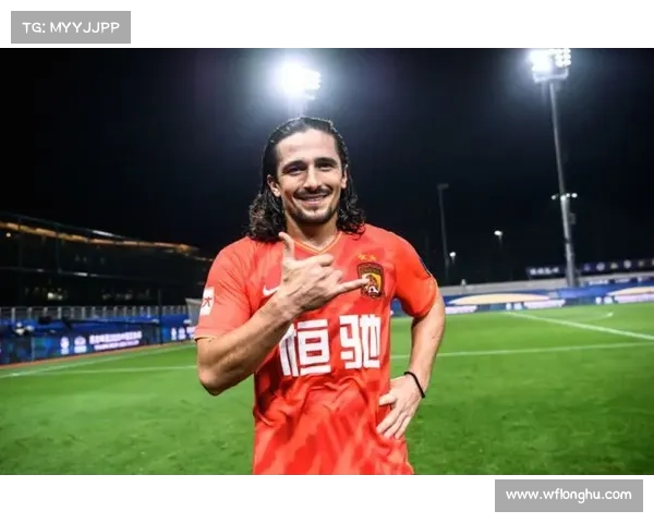 32岁归化国脚自愿降薪三度回归中超却陷职业生涯新困境